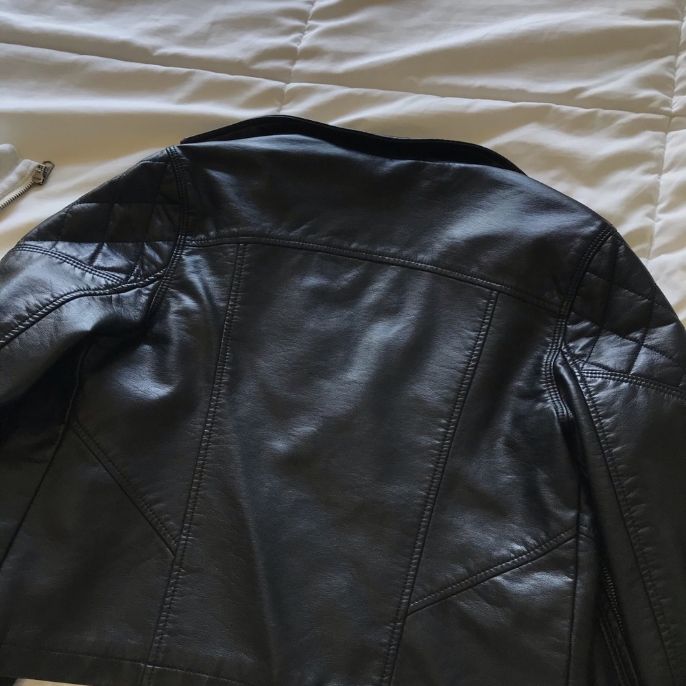 Leather jacket - Picture 3 of 6
